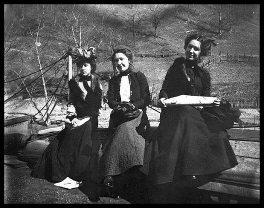Pikeville Belles waiting on steamboat 1901